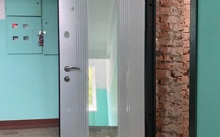 антивандальная дверь в квартиру ДКВ-79 с зеркалом и отделкой МДФ внутри